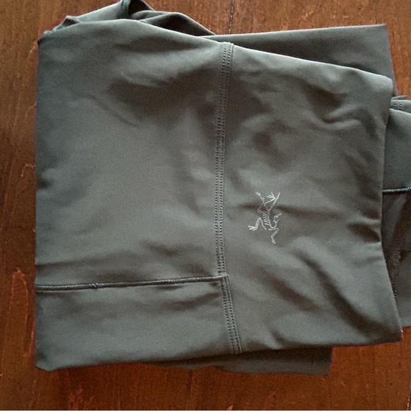 Arc’teryx Oriel Leggings, Size Small, Dark Green - Picture 2 of 4